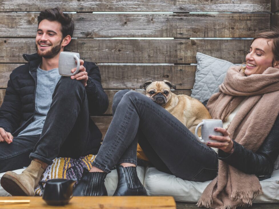 pexels-burst-374845 terrasse drinks friends hygge beskandi scandinavian blog
